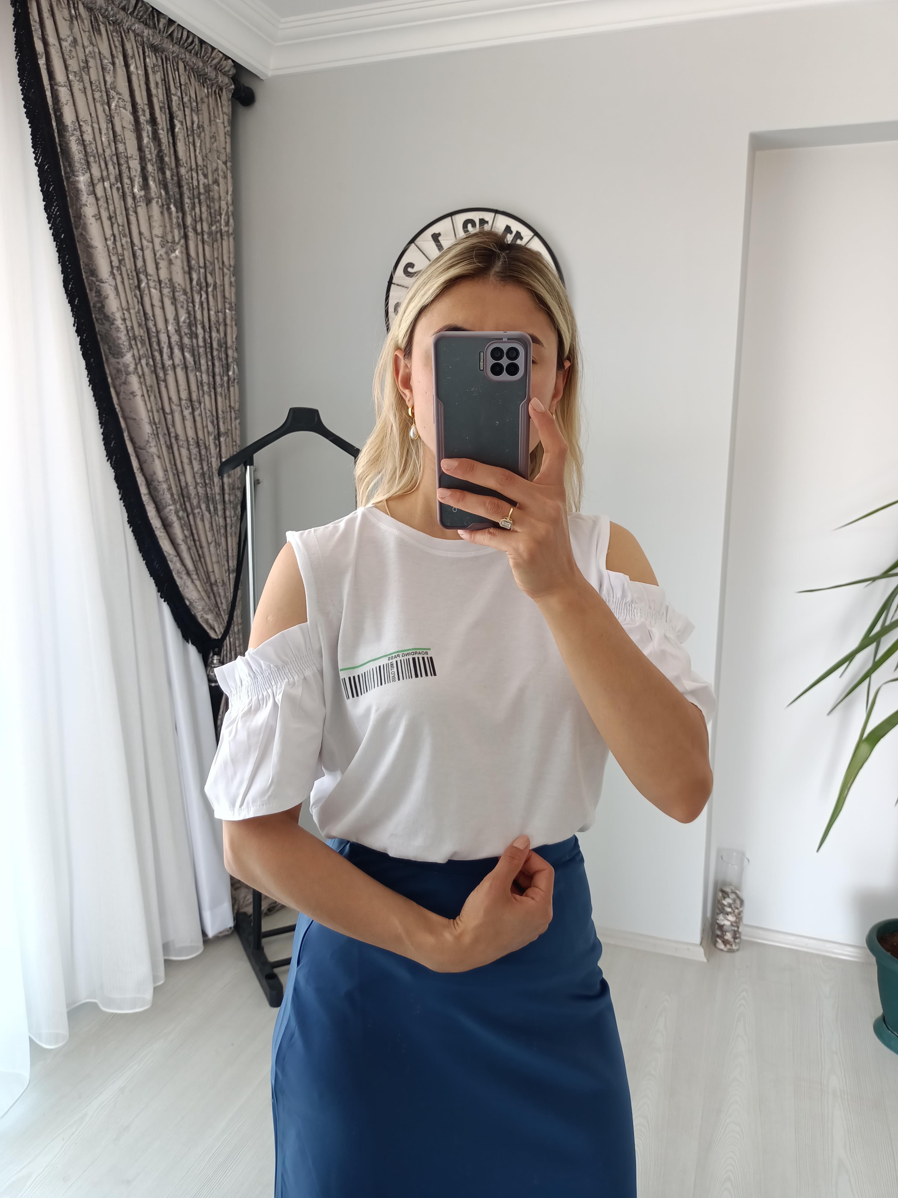 Kol detaylı beyaz basic 