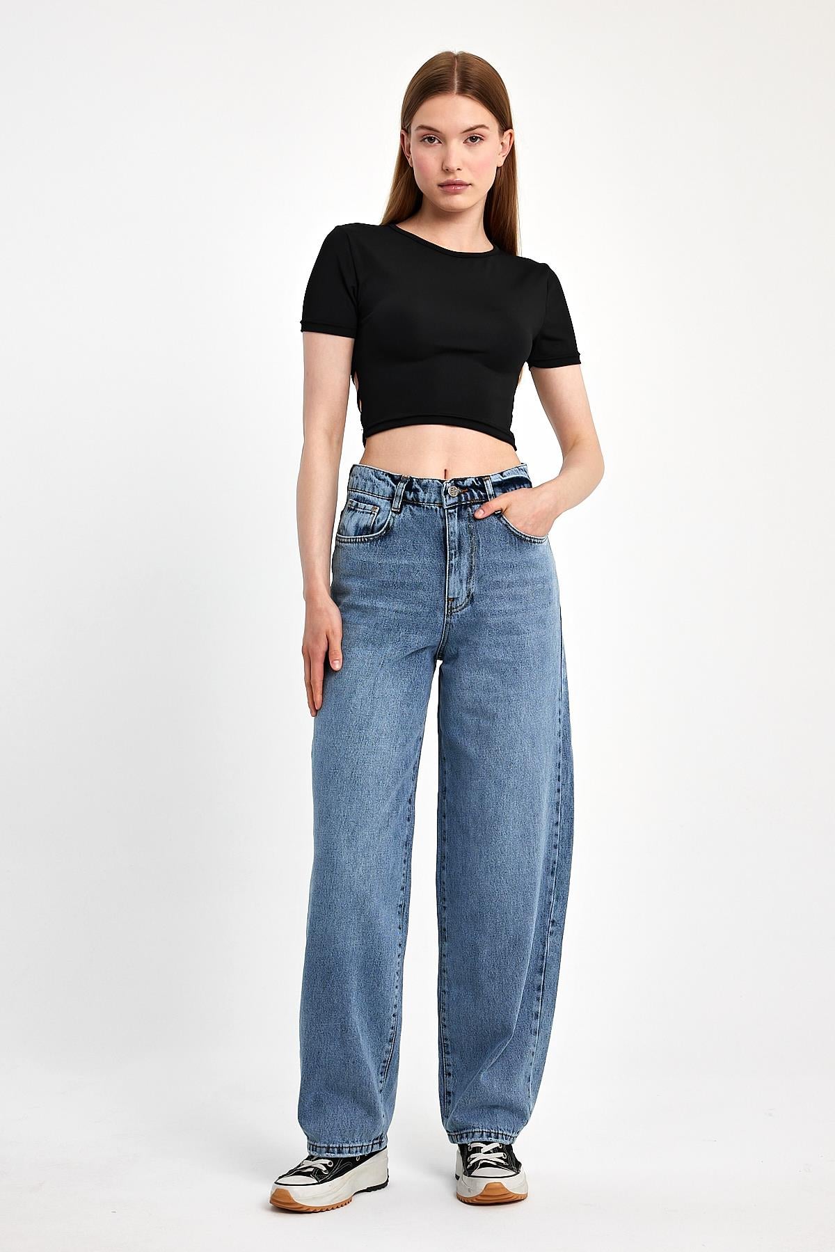 Arka Detaylı Halka Tasarımlı Crop Top Kadın BluzİHRAÇ PAZARIBluz-Crop