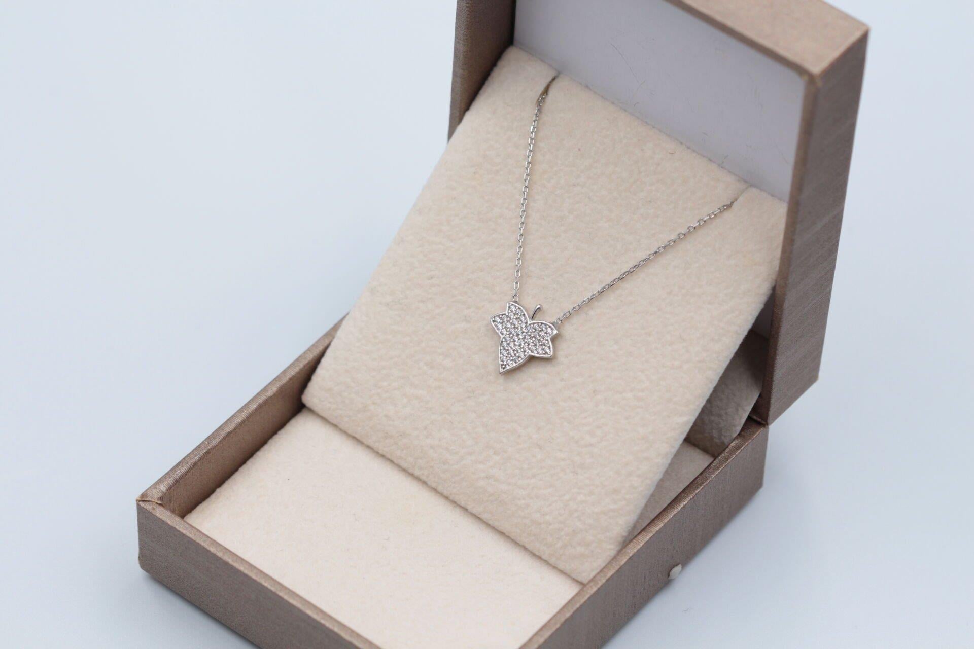 Çilek Model Gümüş Kolye