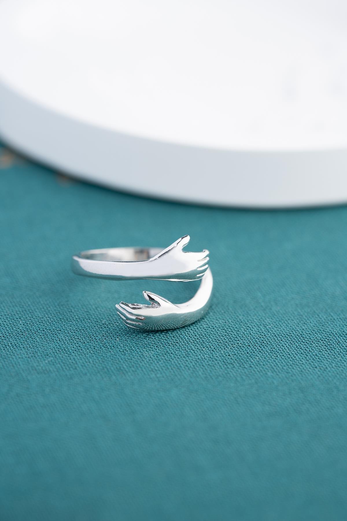 Gümüş Sarılan El YÜZÜK