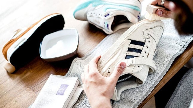Sneaker Bakımı: Ayakkabılarını İlk Günkü Gibi Korumanın Yolları
