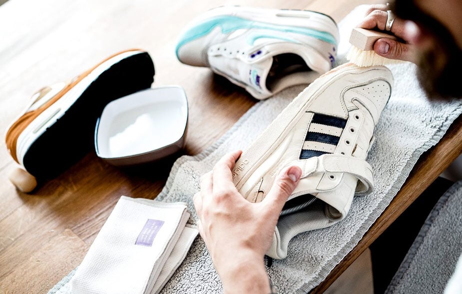 Sneaker Bakımı: Ayakkabılarını İlk Günkü Gibi Korumanın Yolları