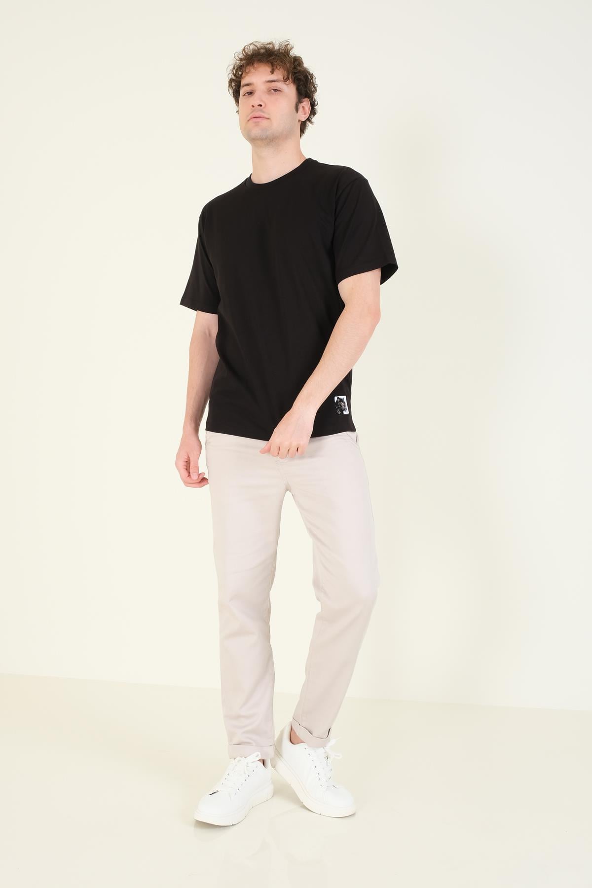 Erkek Sıfır Yaka Oversize Nakışlı T-Shirt Siyah