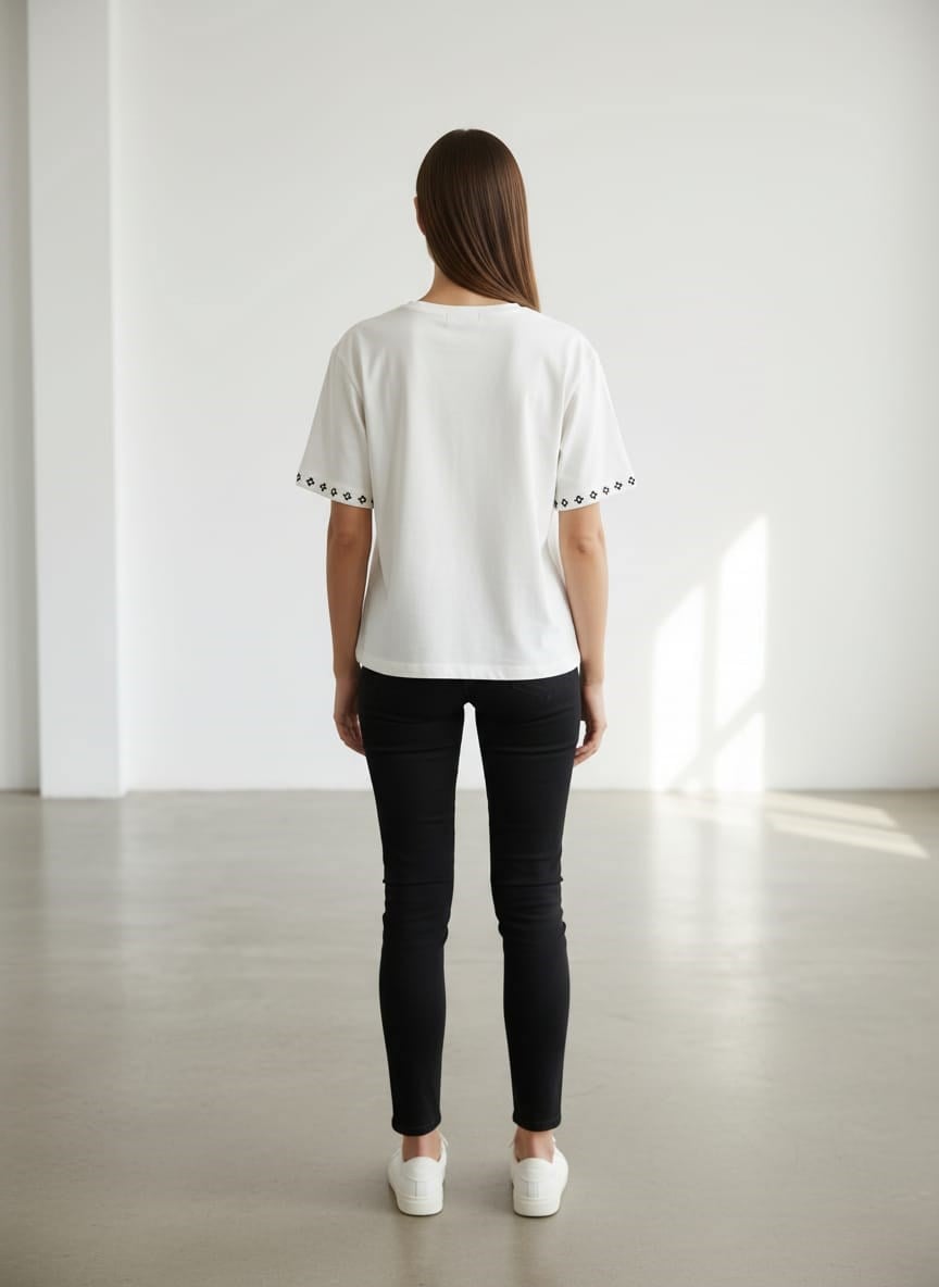 Kadın Çiçek Nakışlı Tshirt Beyaz