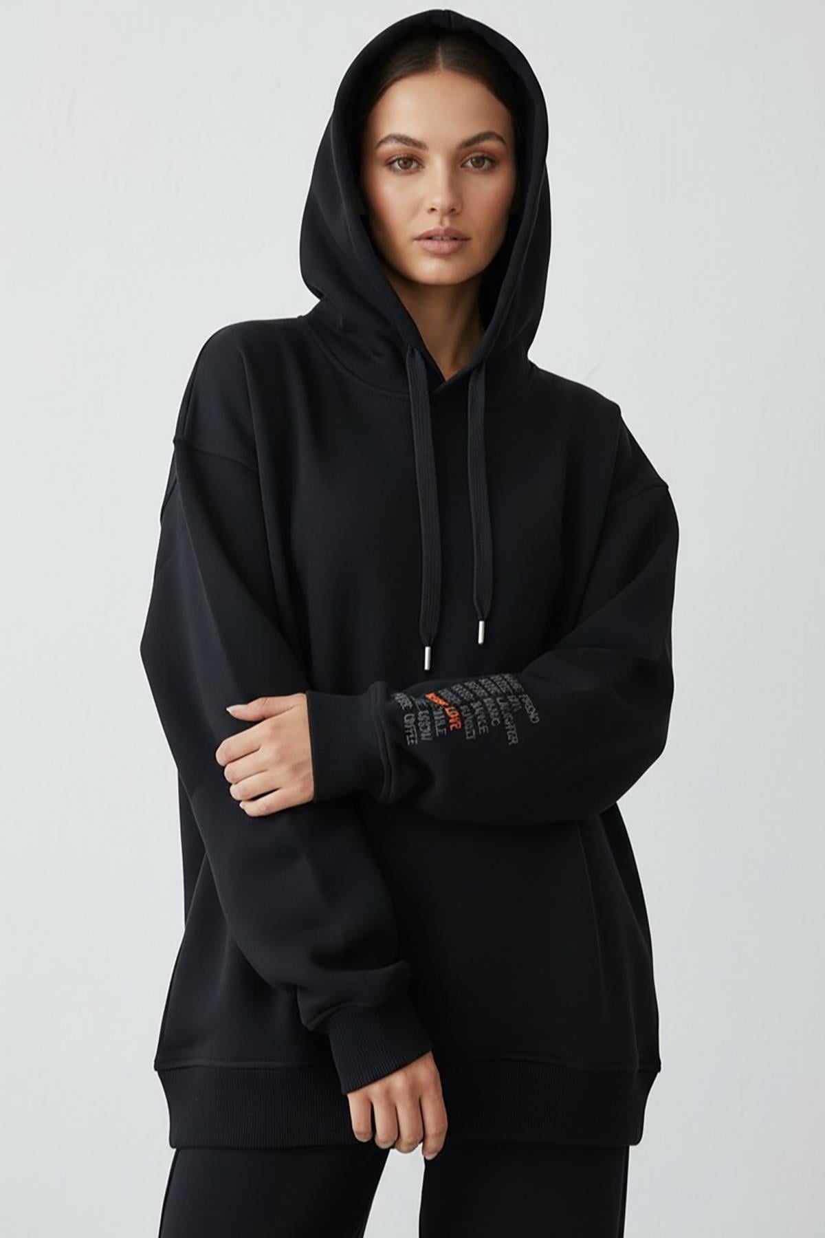 Kadın Jennifer Kapşonlu Kol Yazılı Üç İp Şardonlu Sweatshirt Siyah