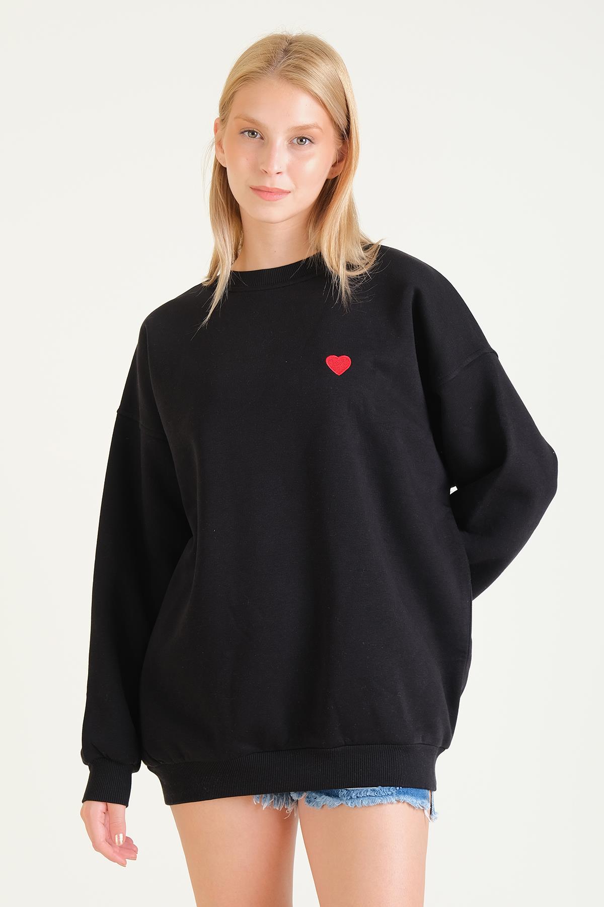 Kadın Kalp Nakışlı 3 İp Şardonlu Oversize Sweatshirt Siyah