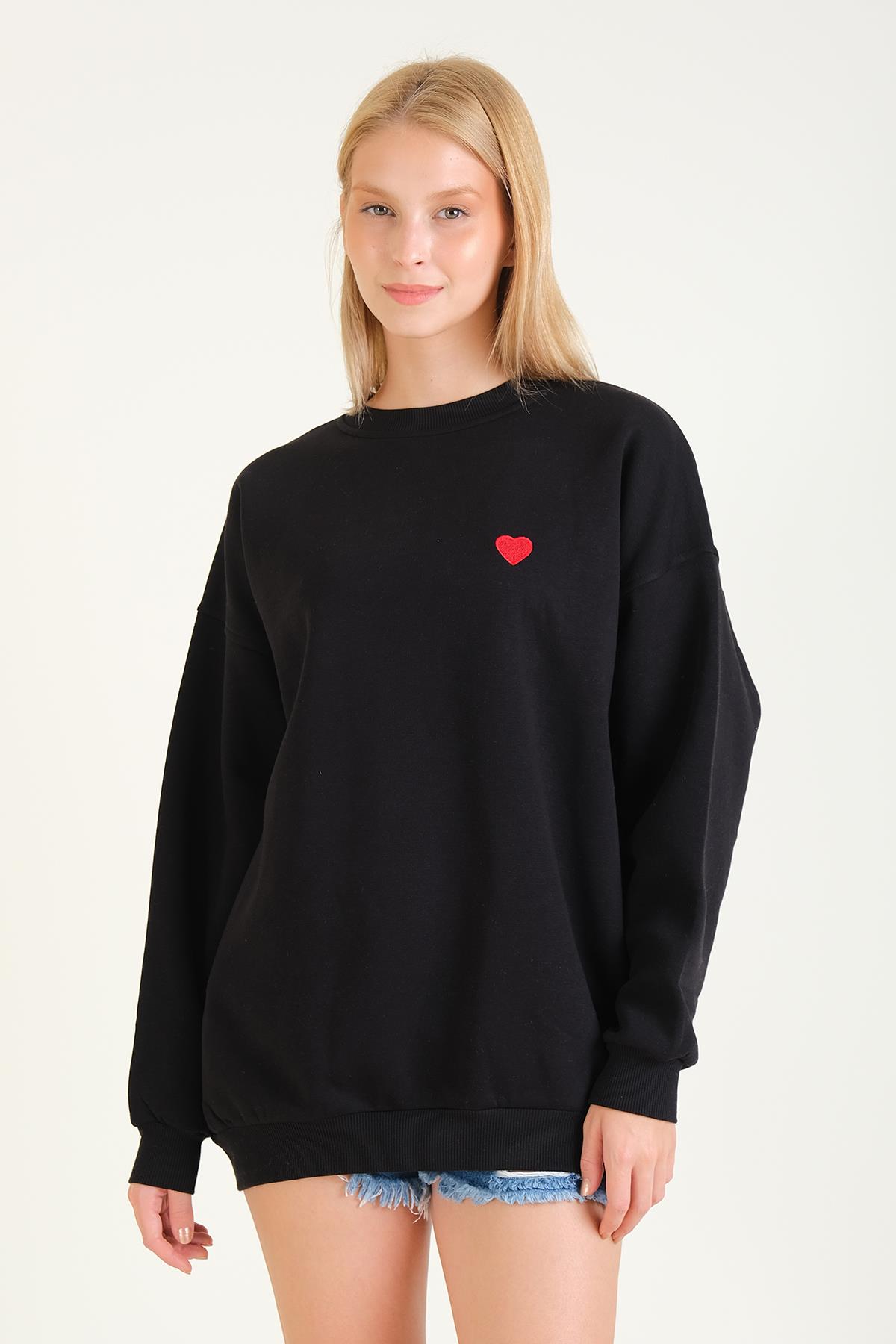 Kadın Kalp Nakışlı 3 İp Şardonlu Oversize Sweatshirt Siyah