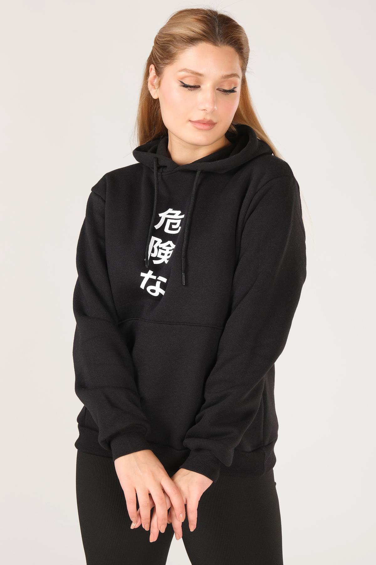 Kadın Kanguru Cep Kapüşonlu Sırt Baskılı Sweatshirt Siyah