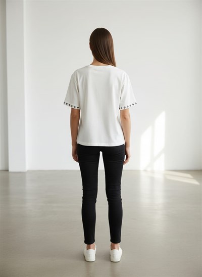 Kadın Çiçek Nakışlı Tshirt Beyaz