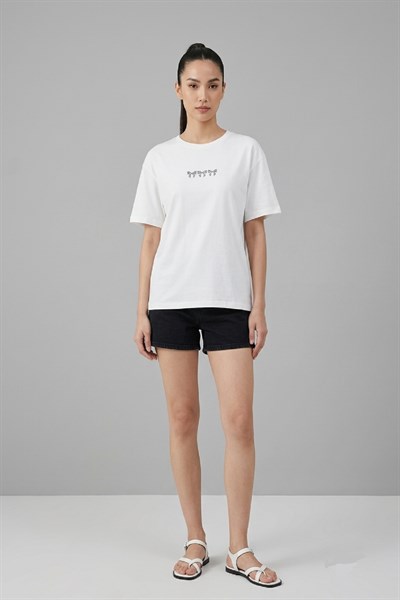 Kadın Kurdele Nakış Taşlı Tshirt Ekru