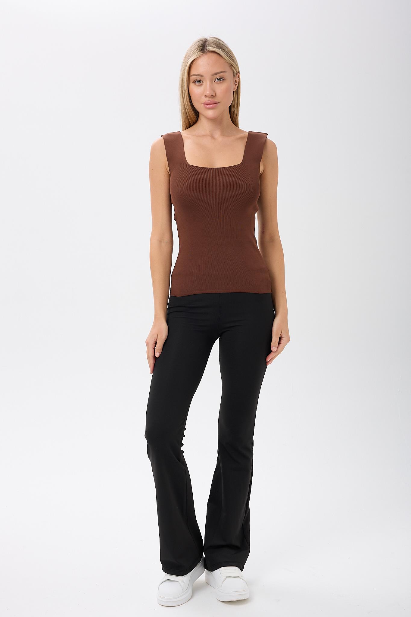 Kadın Kare Yaka Kalın  Askılı Basic Fit Kahve Rengi Bluz Crop Top