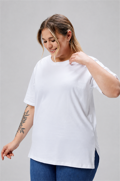 BANEGA Curve Büyük Beden Beyaz Boyfriend Bisiklet Yaka Yırtmaçlı Pamuk Örme T-Shirt