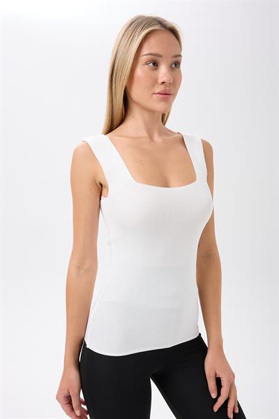 Kadın Kare Yaka Kalın  Askılı Basic Fit Beyaz Bluz Crop Top