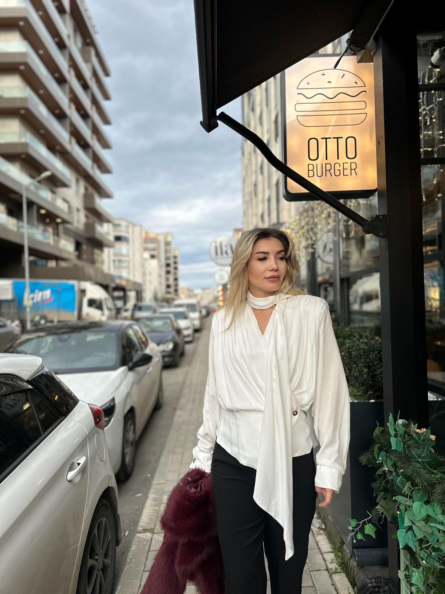 Bağlamalı Tasarım Beyaz Gömlek