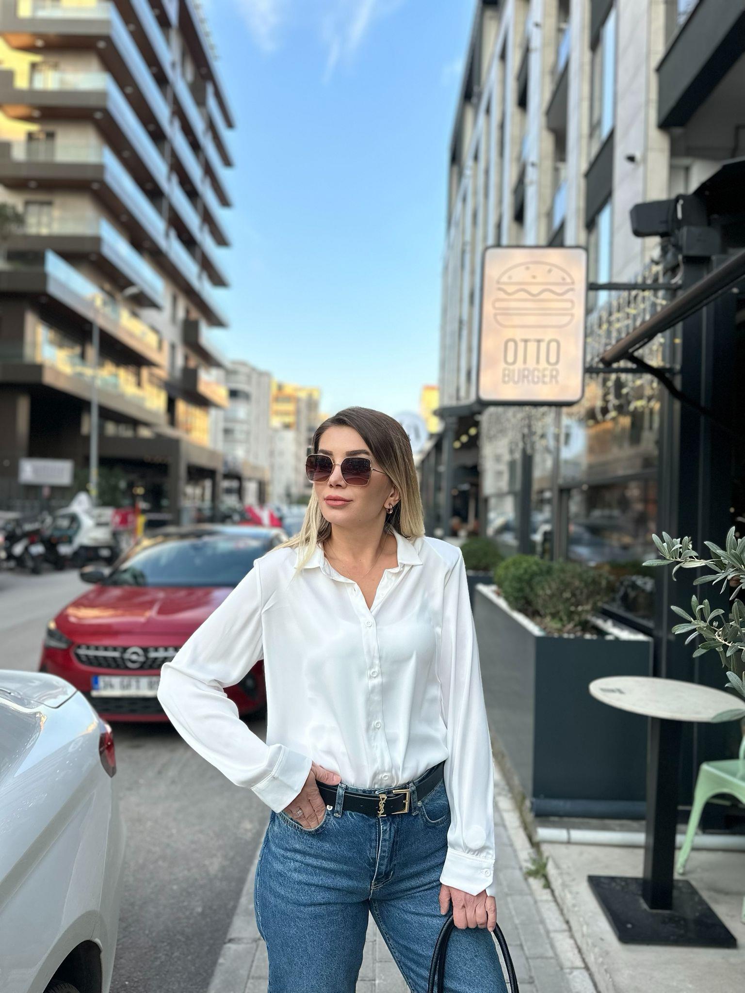 Beyaz Saten Vatkalı Gömlek