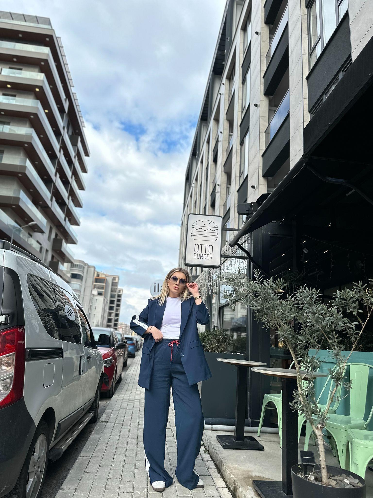 Lacivert Şerit Yazı Detay Pantolon