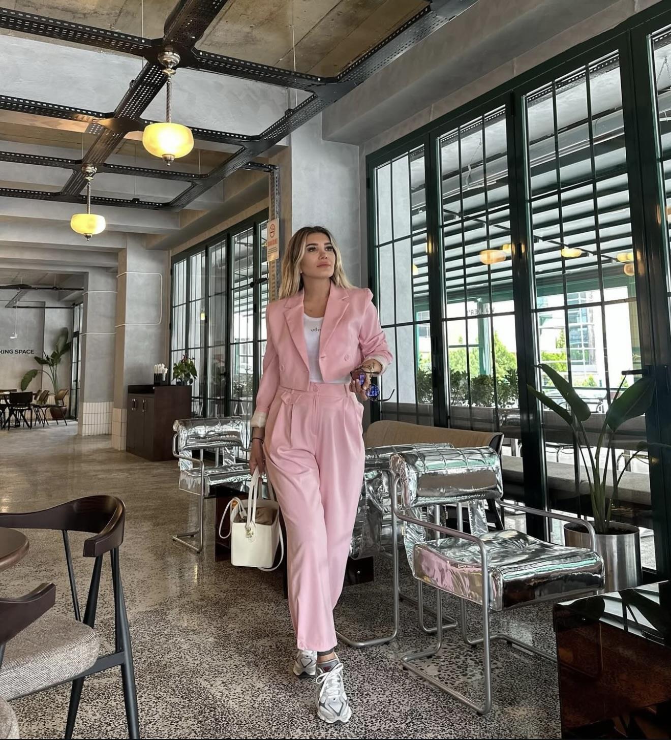 Pembe Ceketli Takım