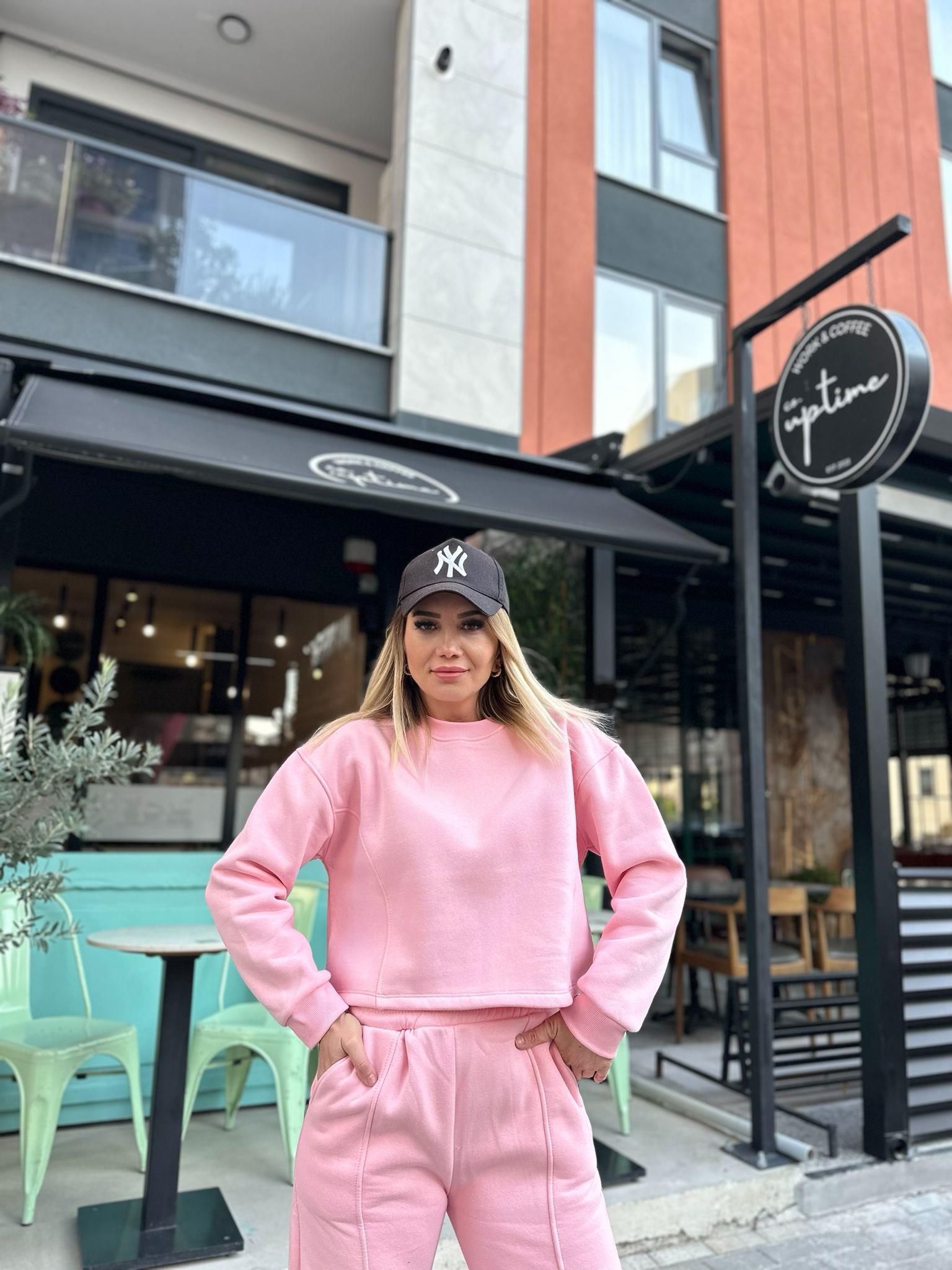 Pembe Eşofman Takımı