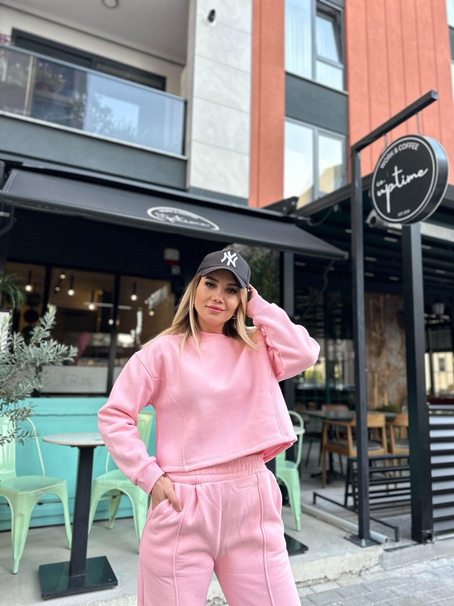Pembe Eşofman Takımı