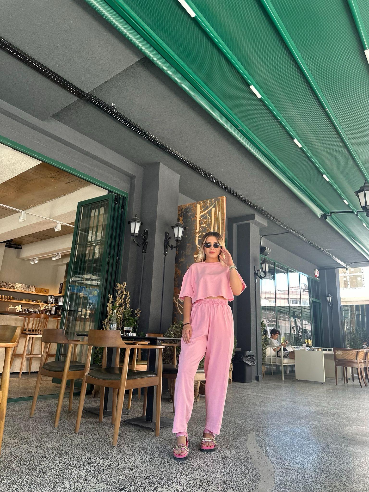 Pembe Eşofman Takımı