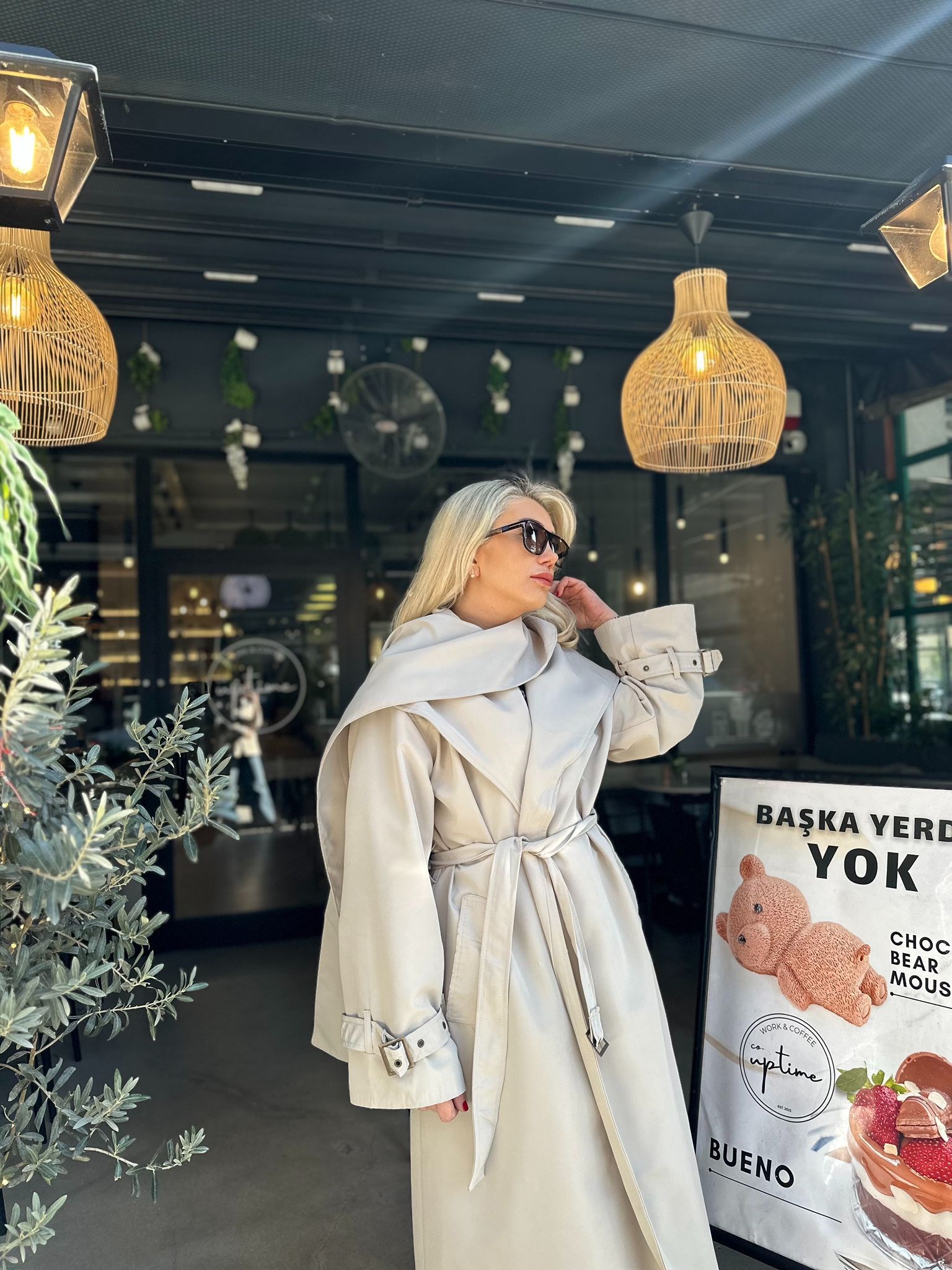 Tasarım Bej Şal Detaylı Trençkot