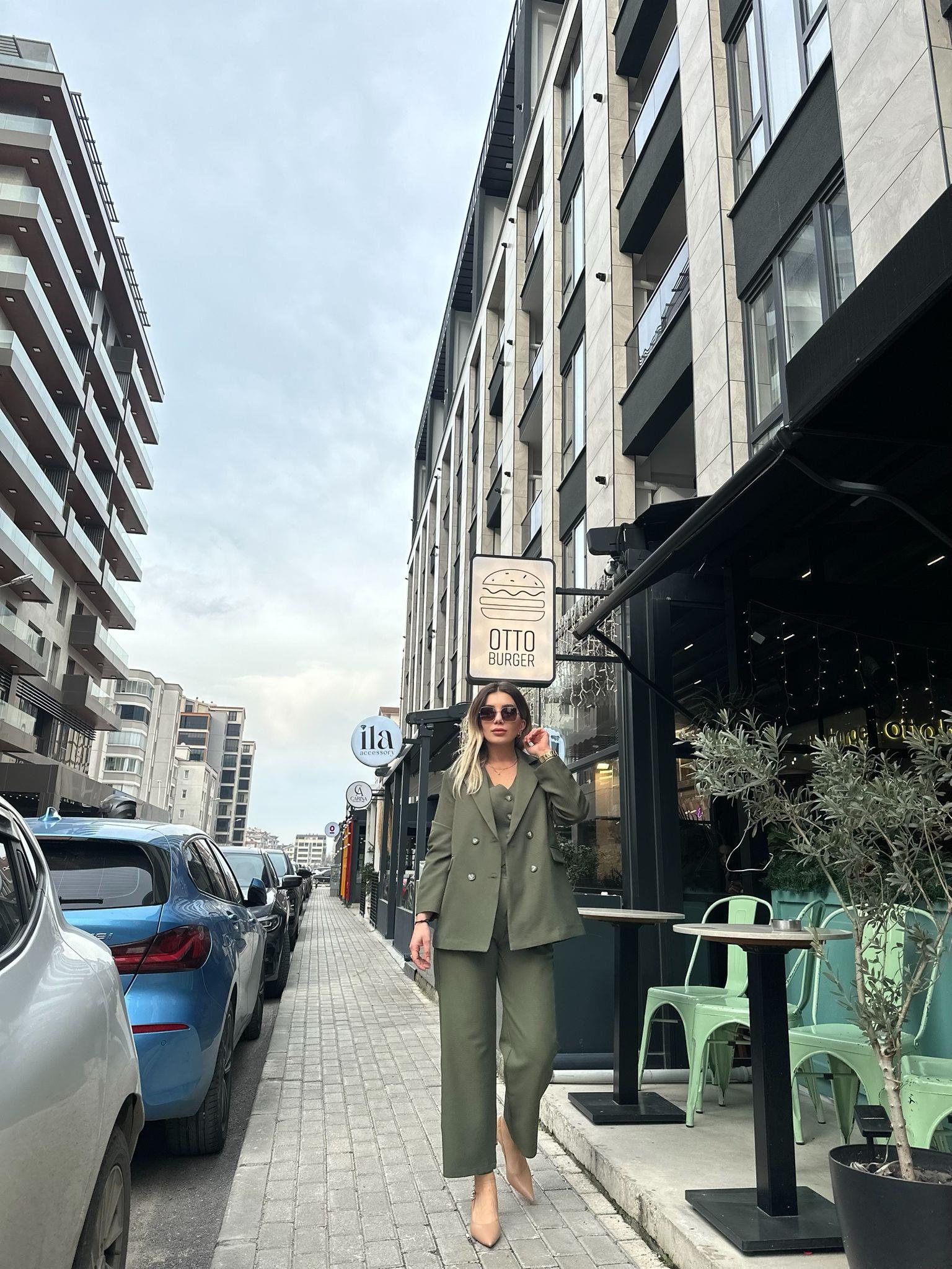 Yeşil Dar Kesim Pantolon 