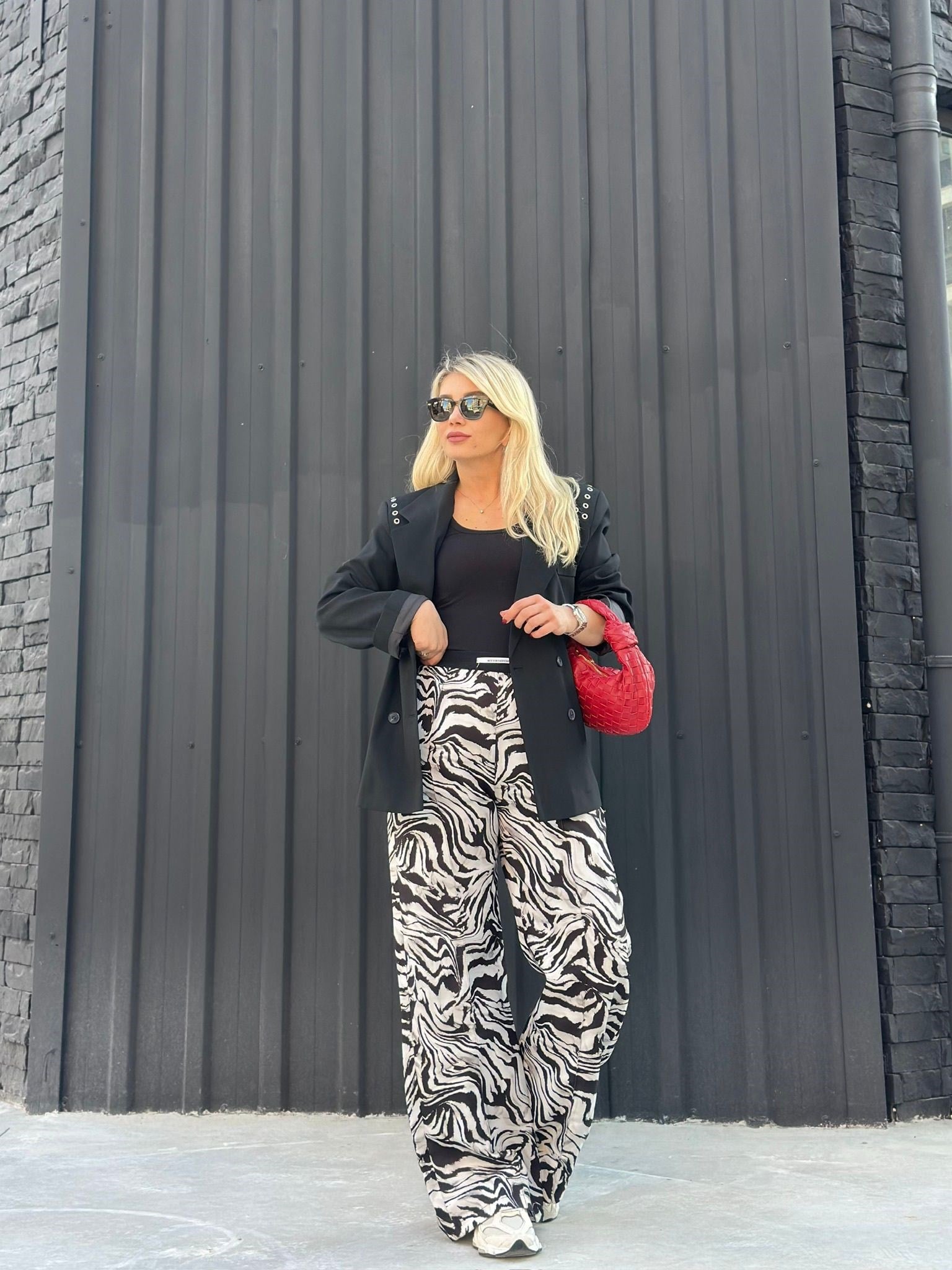 Zımba Detay Siyah Blazer