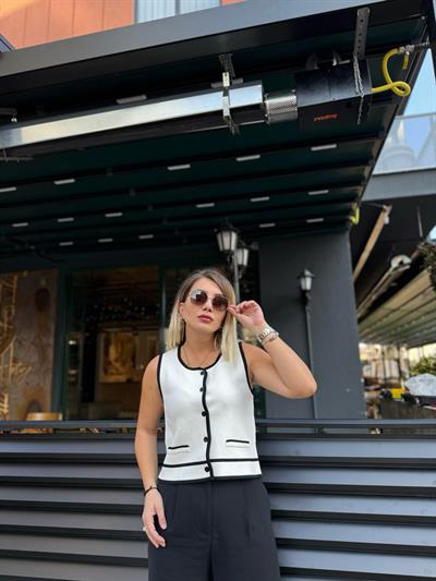 Beyaz Siyah Detay Triko Üst
