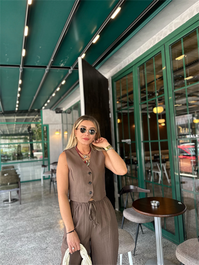 Kahverengi Yelekli Takım