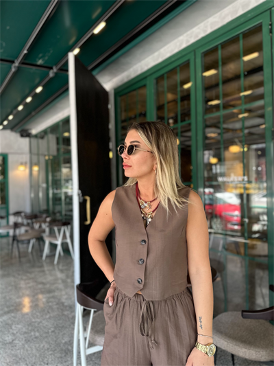 Kahverengi Yelekli Takım