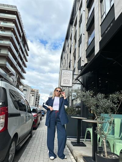 Lacivert Şerit Yazı Detay Pantolon