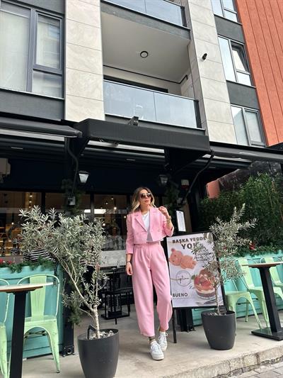 Pembe Ceketli Takım