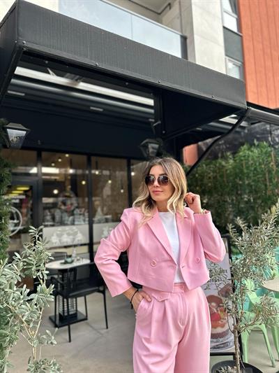 Pembe Ceketli Takım