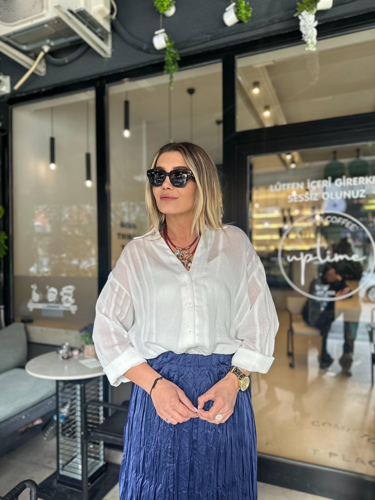 Beyaz Oversize Detaylı Gömlek
