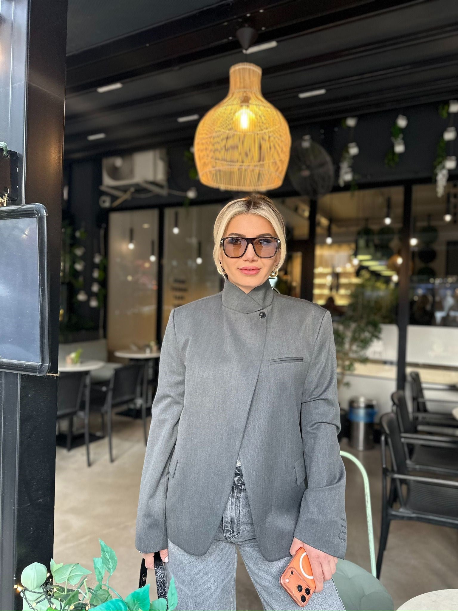 Gri Dik Yaka Ceket Düğme Detay