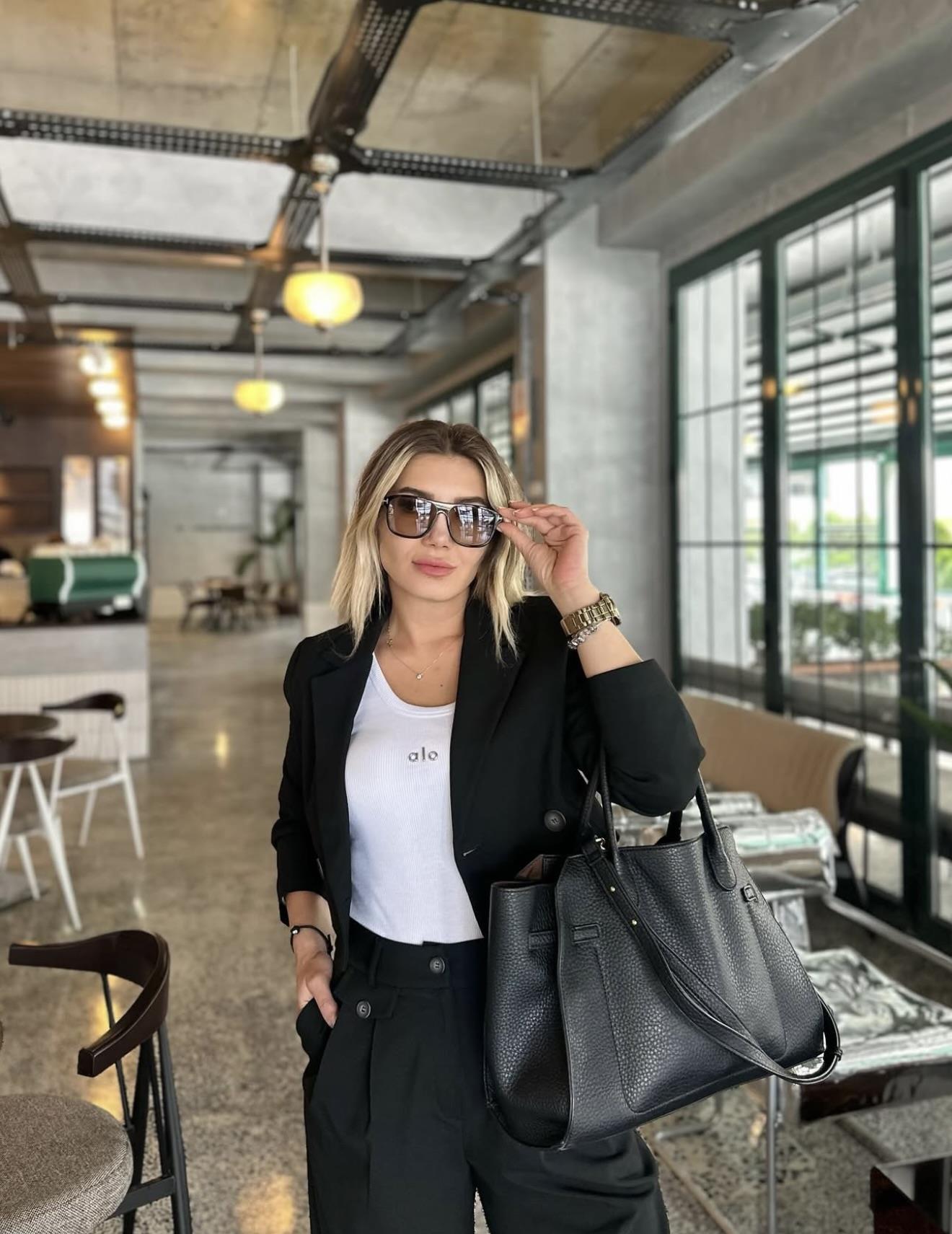 Siyah Ceketli Takım