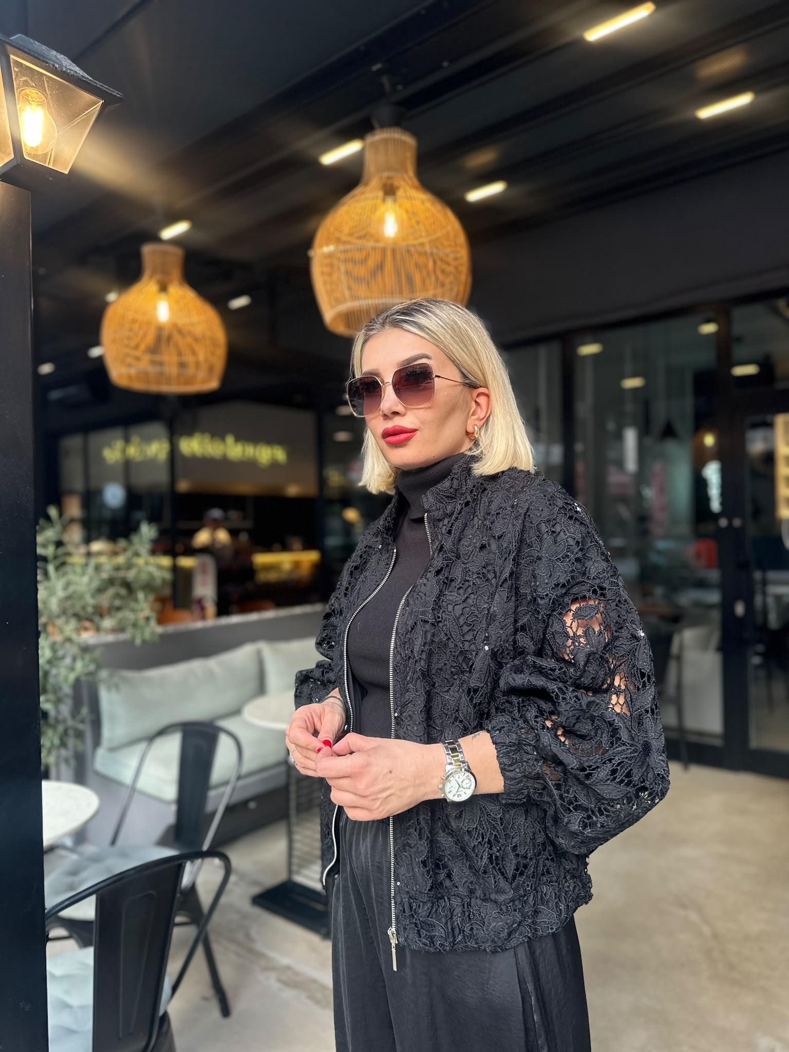 Siyah Güpürlü Bomber Ceket