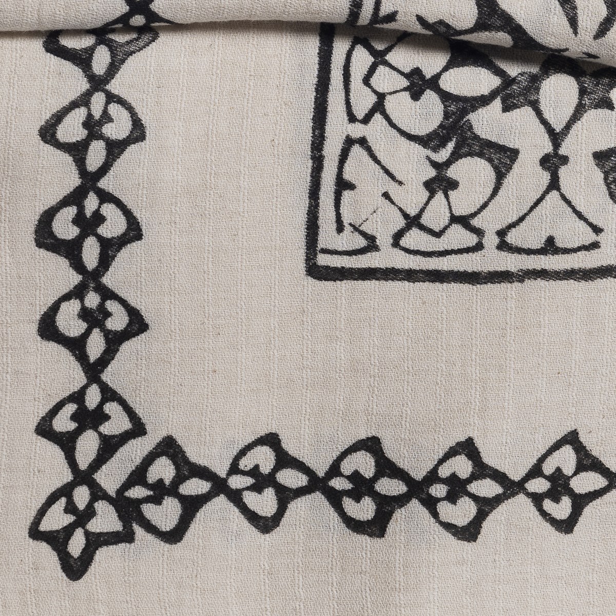 Ayana Throw Natural - Black