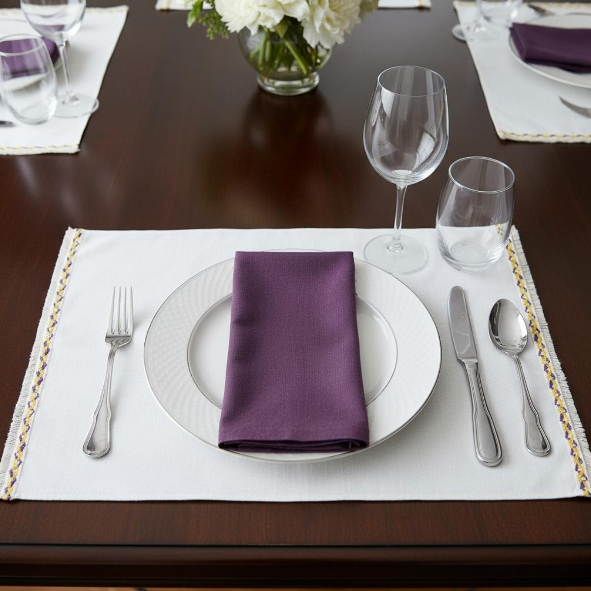 BY139 Table Mat White
