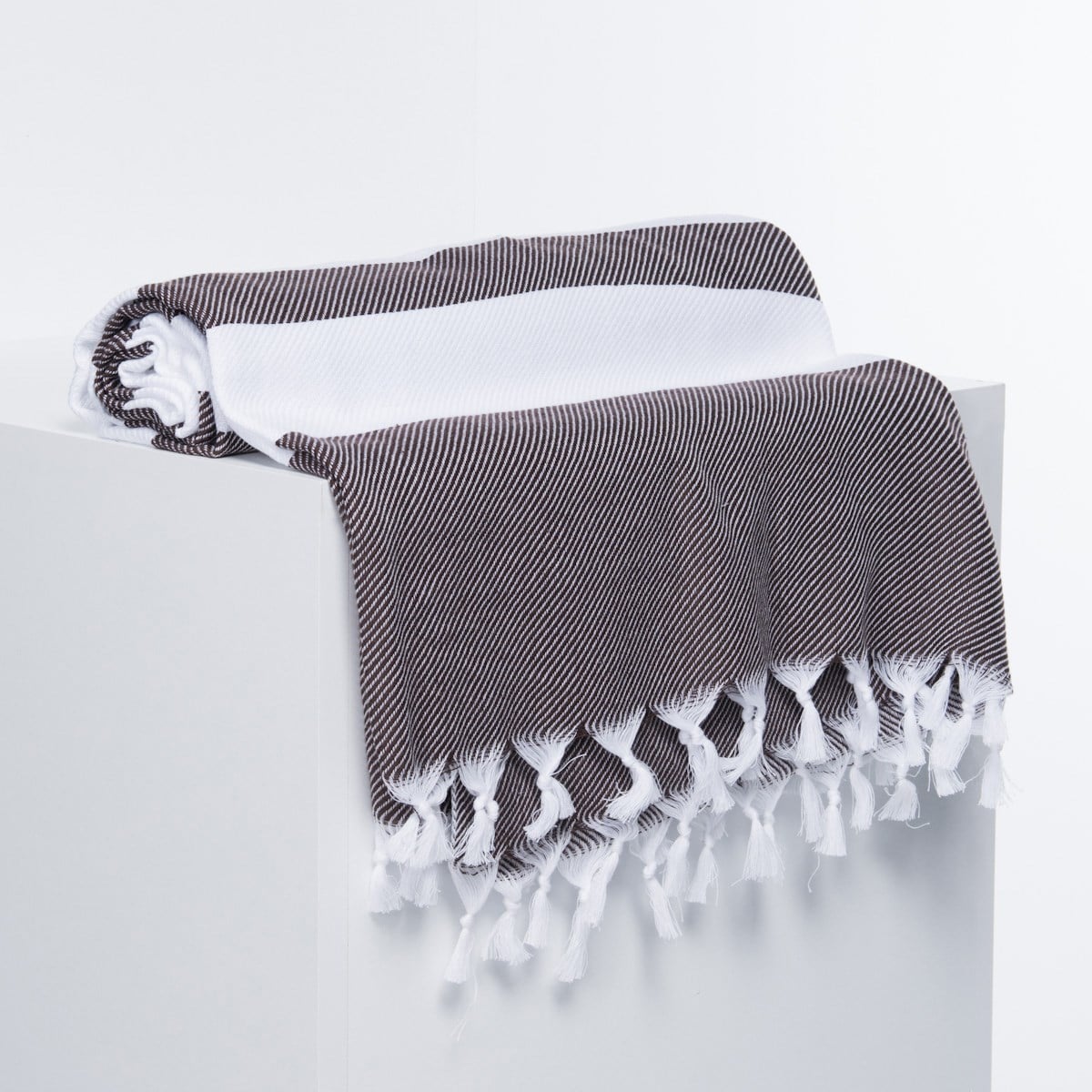 Soho Throw White - Brown