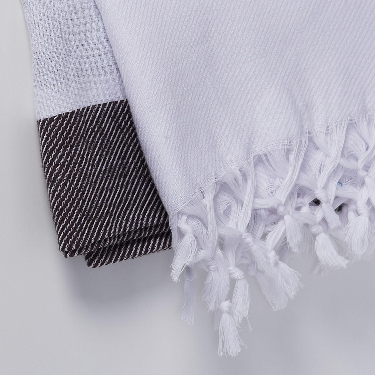 Soho Throw White - Brown