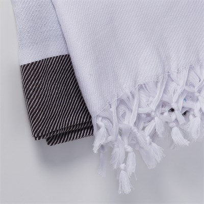 Soho Throw White - Brown