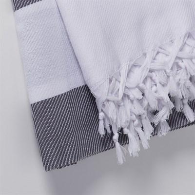 Soho Throw White - Dark Grey
