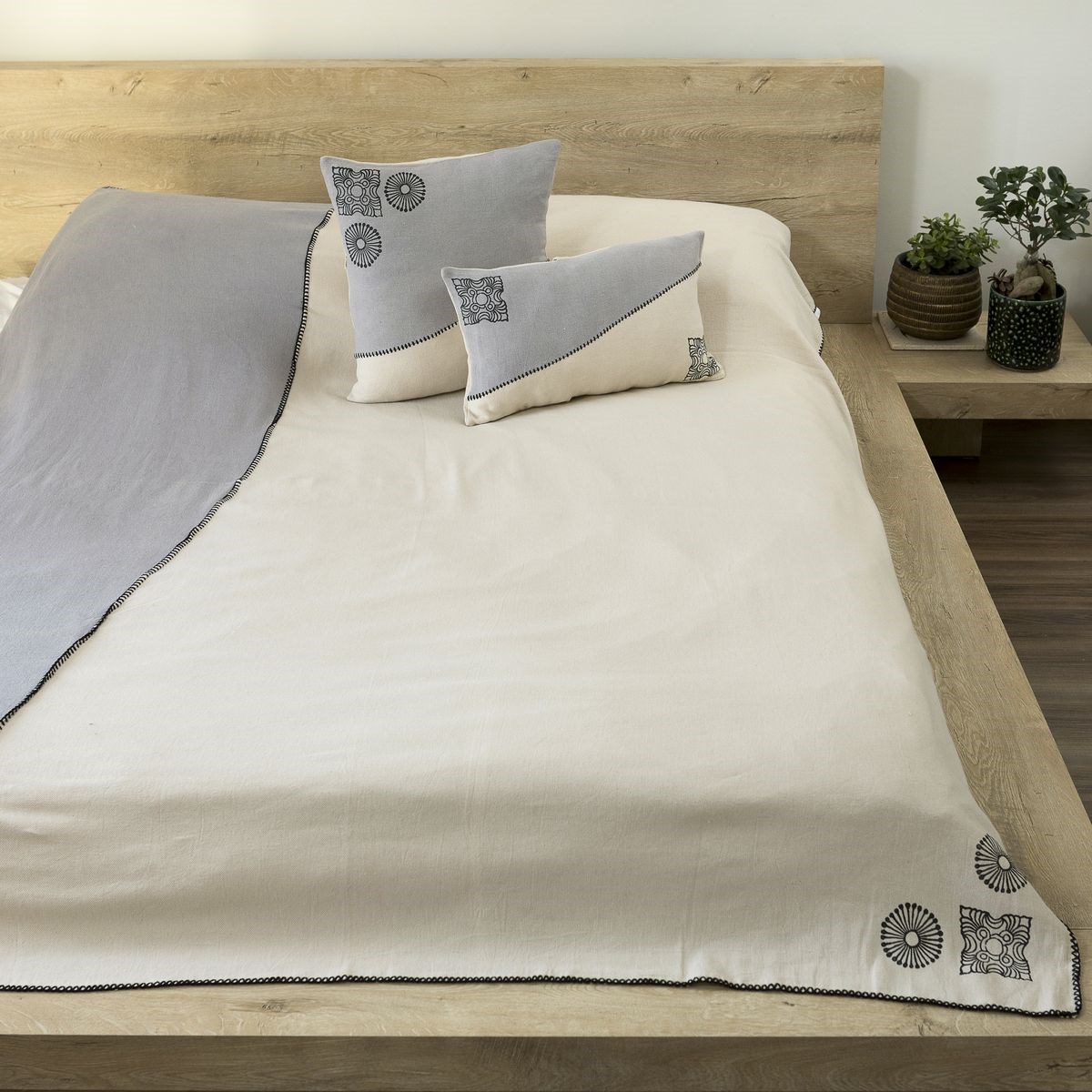 Zarife Throw Taupe - Dark Grey