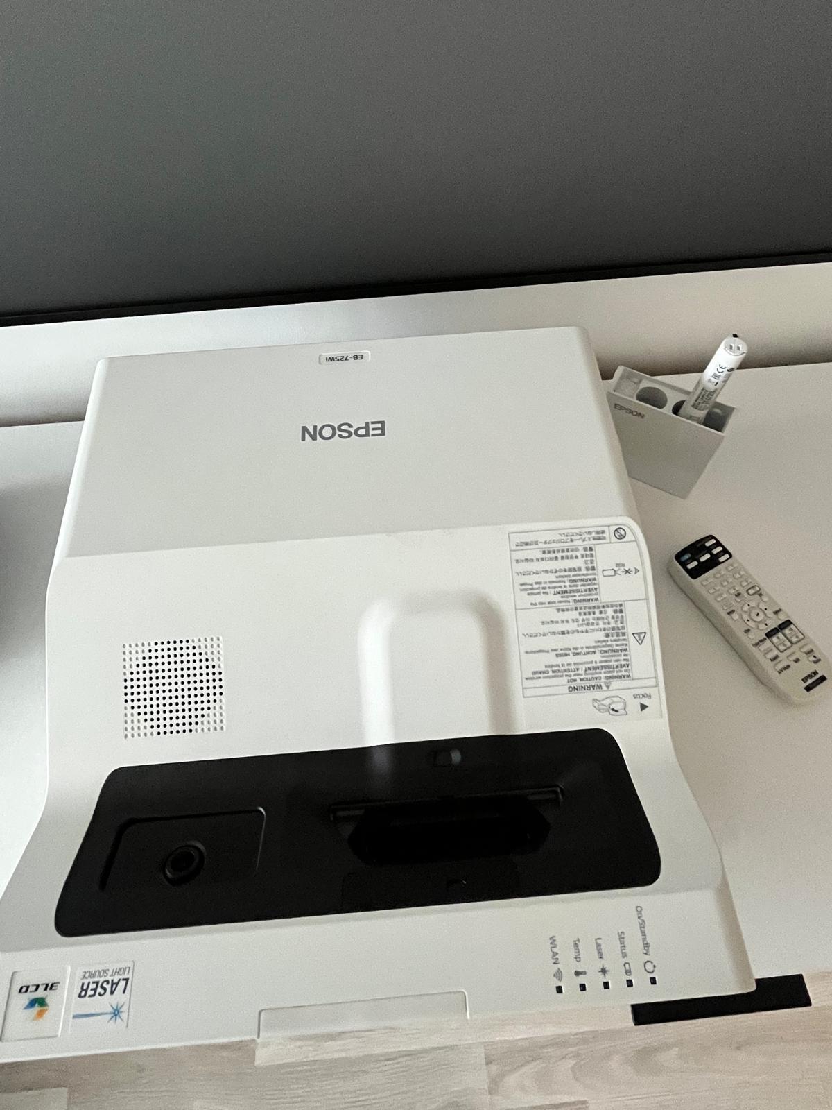 Epson EB-725Wi 4000 Lümen HD Kısa Mesafe Wi-Fi Projeksiyon Cihazı