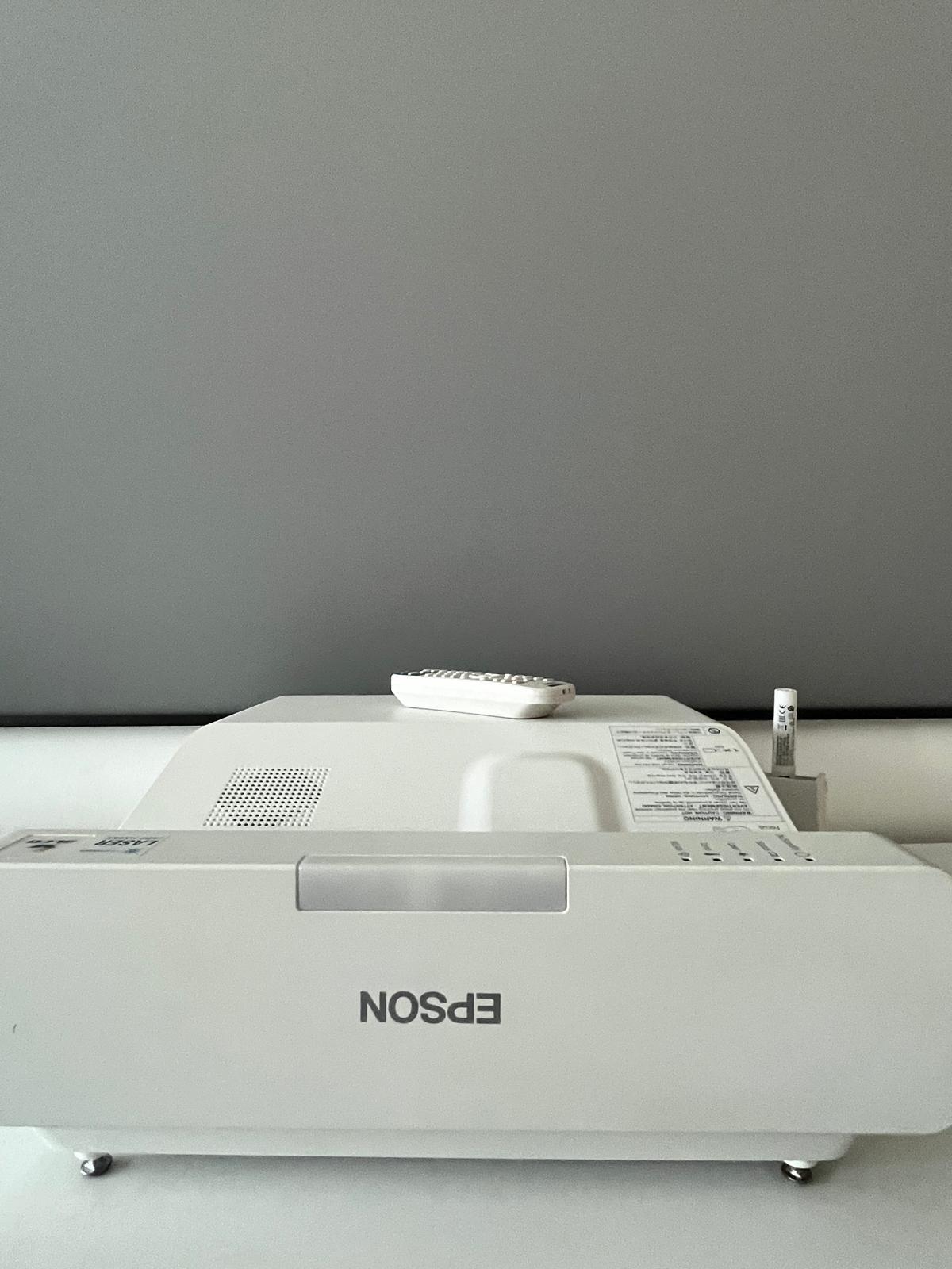 Epson EB-725Wi 4000 Lümen HD Kısa Mesafe Wi-Fi Projeksiyon Cihazı