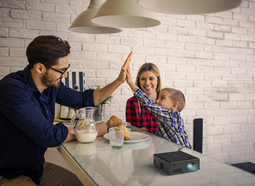 Epson EpiqVision Mini EF11 Lazer Projeksiyon Cihazı