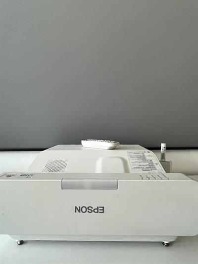 Epson EB-725Wi 4000 Lümen HD Kısa Mesafe Wi-Fi Projeksiyon Cihazı