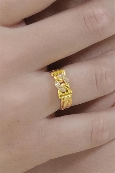 Deneb 14 Ayar 3 Sıra Taş Detaylı Altın Yüzük Sarı