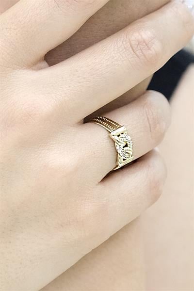 Deneb 3 Sıra Taş Detaylı Altın Yüzük